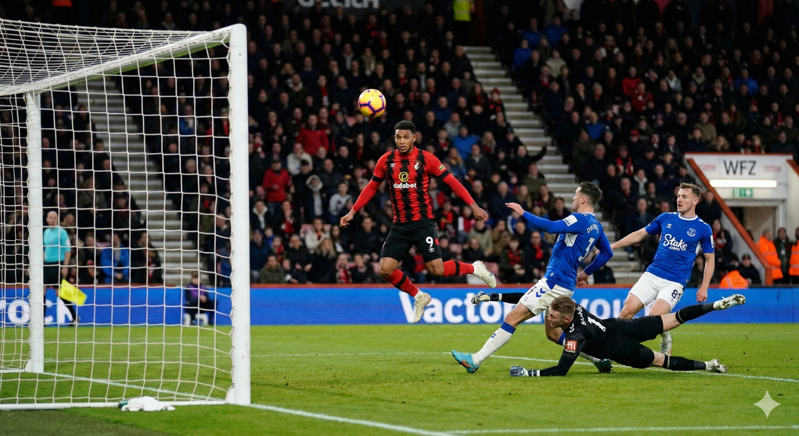 Momen aksi serangan tajam dari tim Bournemouth di area pertahanan Everton, menyoroti kekuatan lini depan The Cherries yang disebutkan dalam statistik artikel. Seorang penyerang Bournemouth terlihat melompat tinggi untuk menyundul bola atau bersiap melakukan tendangan keras ke arah gawang, sementara bek dan kiper Everton berusaha mati-matian untuk memblokir serangan tersebut. Gambar ini memvisualisasikan prediksi pertandingan yang mengharapkan banyak gol dan dominasi tuan rumah, serta mendukung poin bahwa Bournemouth adalah salah satu tim dengan skor tertinggi musim ini.